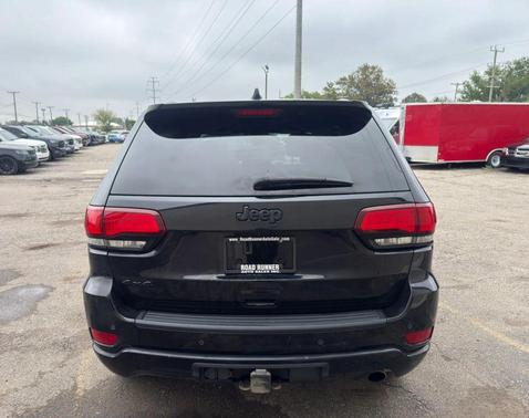 Diamond Black Crystal Pearlcoat 2021 Jeep Grand Cherokee Laredo