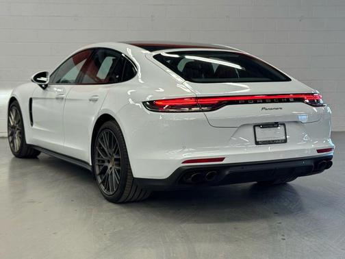 2023 Porsche Panamera 4