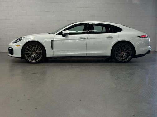 2023 Porsche Panamera 4