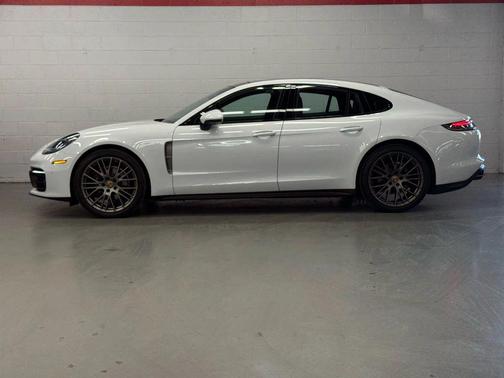 2023 Porsche Panamera 4