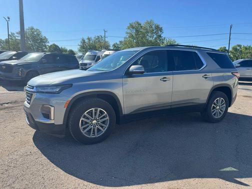 Sterling Gray Metallic 2023 Chevrolet Traverse LT Cloth