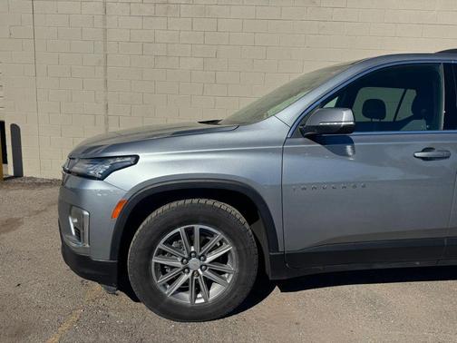 Sterling Gray Metallic 2023 Chevrolet Traverse LT Cloth