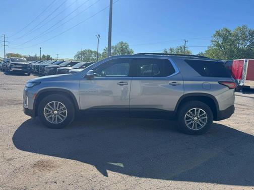 Sterling Gray Metallic 2023 Chevrolet Traverse LT Cloth