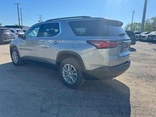 Sterling Gray Metallic 2023 Chevrolet Traverse LT Cloth