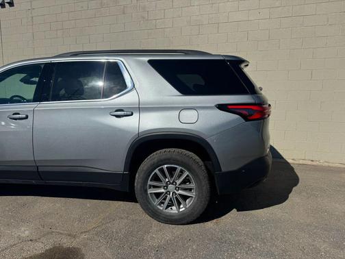 Sterling Gray Metallic 2023 Chevrolet Traverse LT Cloth