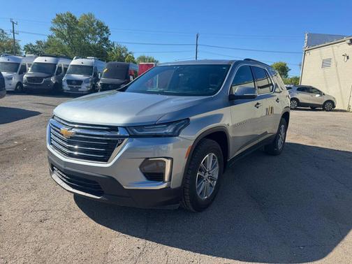 Sterling Gray Metallic 2023 Chevrolet Traverse LT Cloth
