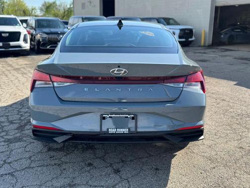 Electric Shadow 2023 Hyundai ELANTRA SEL
