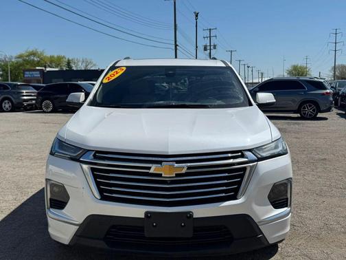 Iridescent Pearl Tricoat 2023 Chevrolet Traverse Premier