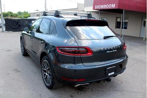 BLACK 2018 Porsche Macan Macan Turbo