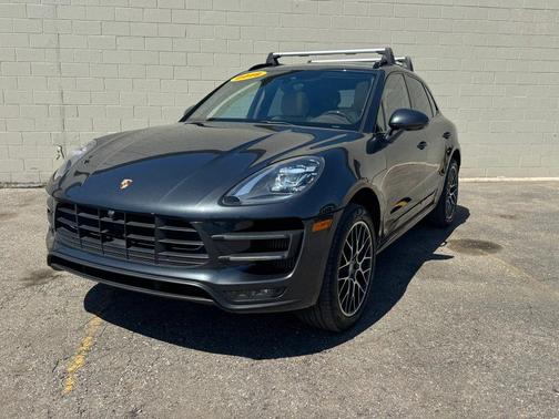 BLACK 2018 Porsche Macan Macan Turbo