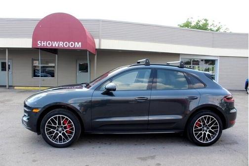 BLACK 2018 Porsche Macan Macan Turbo