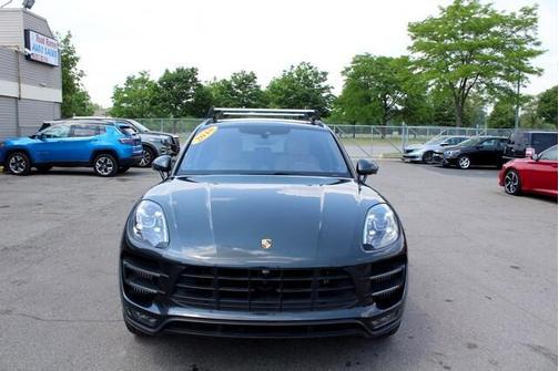 BLACK 2018 Porsche Macan Macan Turbo