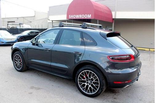BLACK 2018 Porsche Macan Macan Turbo