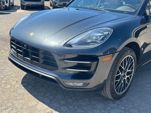 BLACK 2018 Porsche Macan Macan Turbo