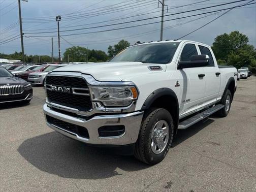 2022 RAM 3500 Tradesman Crew Cab 4x4 6'4' Box