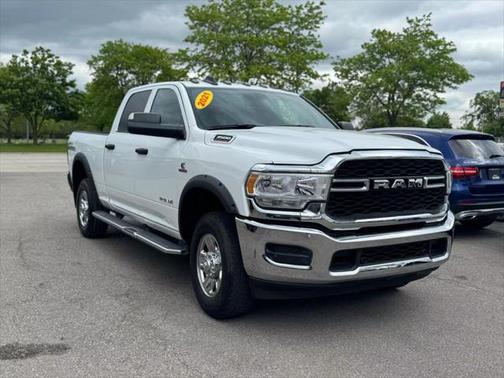 2022 RAM 3500 Tradesman Crew Cab 4x4 6'4' Box