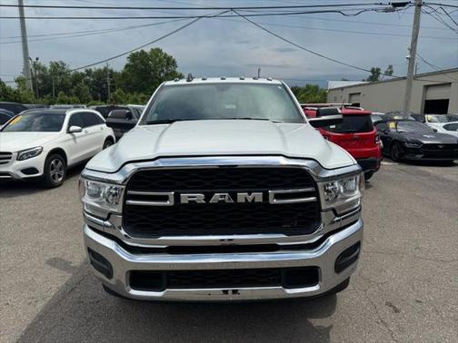 2022 RAM 3500 Tradesman Crew Cab 4x4 6'4' Box