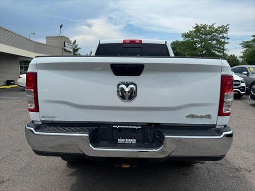 2022 RAM 3500 Tradesman Crew Cab 4x4 6'4' Box