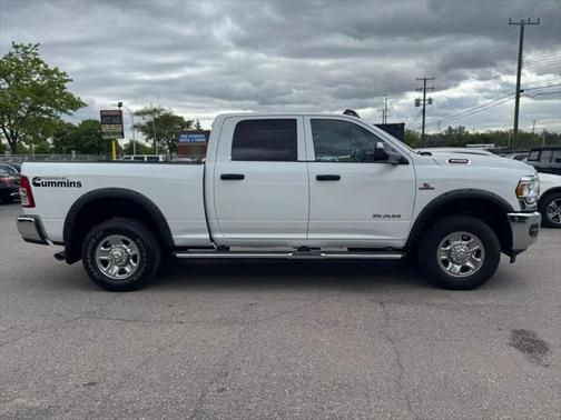 2022 RAM 3500 Tradesman Crew Cab 4x4 6'4' Box