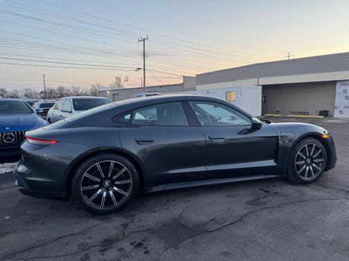2020 Porsche Taycan Turbo