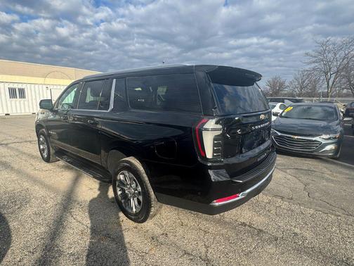 Black 2025 Chevrolet Suburban LT