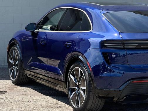 BLUE 2024 Porsche Macan Macan Electric Turbo