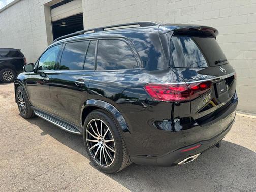 BLACK 2024 Mercedes-Benz GLS 580 4MATIC