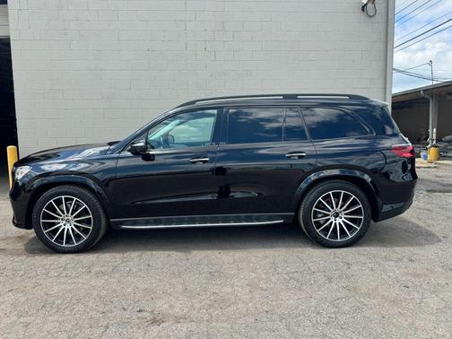 BLACK 2024 Mercedes-Benz GLS 580 4MATIC