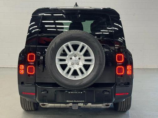 2025 Land Rover Defender 130 P300 S