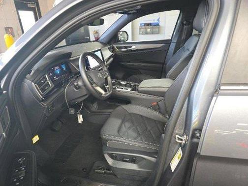 2025 Volkswagen Atlas Cross Sport 2.0T SE w/Technology 4MOTION