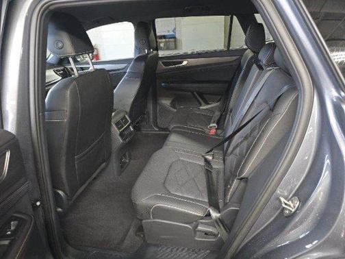 2025 Volkswagen Atlas Cross Sport 2.0T SE w/Technology 4MOTION