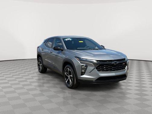 Sterling Gray Metallic 2024 Chevrolet Trax FWD 1RS
