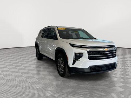 2025 Chevrolet Traverse LT