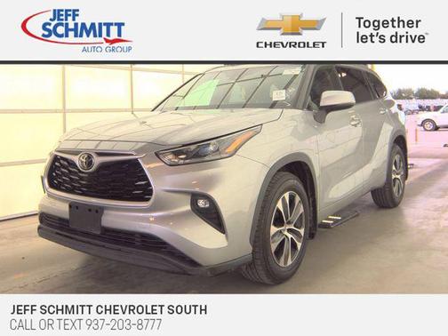Celestial Silver Metallic 2021 Toyota Highlander XLE