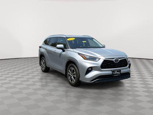 Celestial Silver Metallic 2021 Toyota Highlander XLE