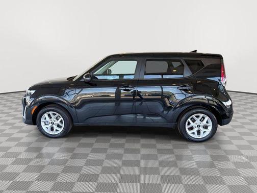 Fusion Black 2025 Kia Soul LX
