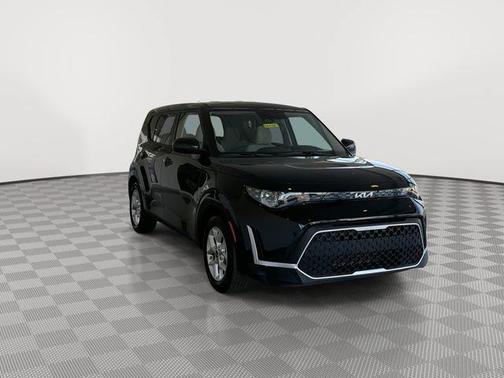 Fusion Black 2025 Kia Soul LX