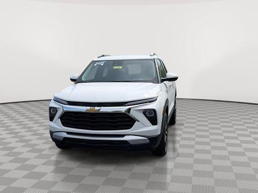 Summit White 2025 Chevrolet Trailblazer LT