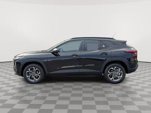 Mosaic Black Metallic 2025 Chevrolet Trax LT