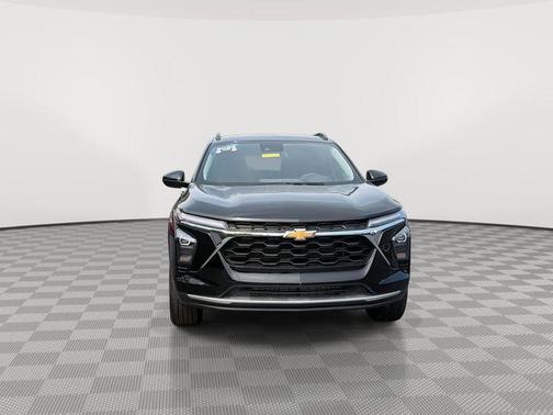 Mosaic Black Metallic 2025 Chevrolet Trax LT