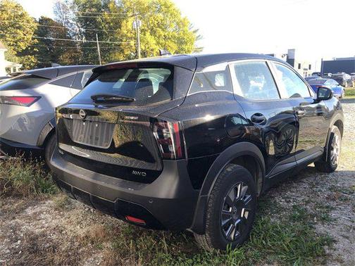 2025 Nissan Kicks S