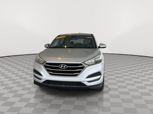 Molten Silver 2016 Hyundai TUCSON SE