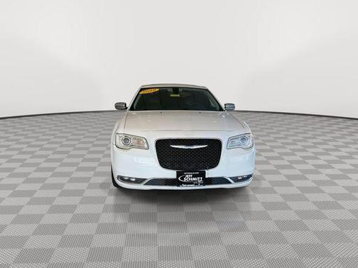 Bright White Clearcoat 2018 Chrysler 300 Limited
