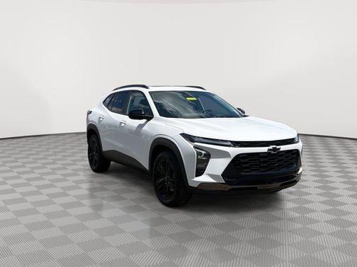Summit White 2025 Chevrolet Trax FWD ACTIV