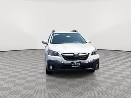 Crystal White Pearl 2022 Subaru Outback Premium