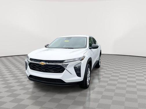 Summit White 2026 Chevrolet Trax LS