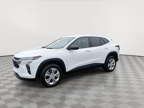 Summit White 2026 Chevrolet Trax LS