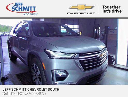 Sterling Gray Metallic 2023 Chevrolet Traverse LT Leather