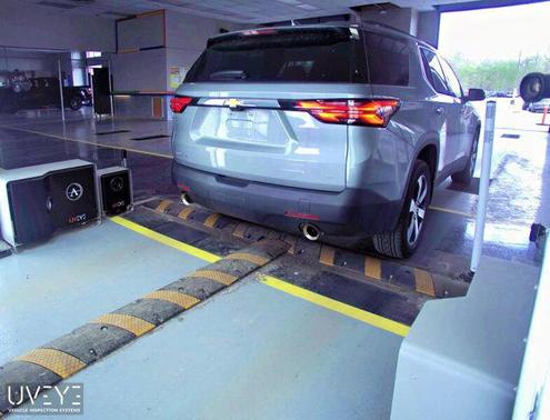 Sterling Gray Metallic 2023 Chevrolet Traverse LT Leather