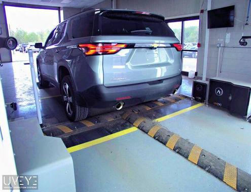 Sterling Gray Metallic 2023 Chevrolet Traverse LT Leather